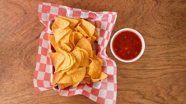 Chips & Salsa (8 Oz).