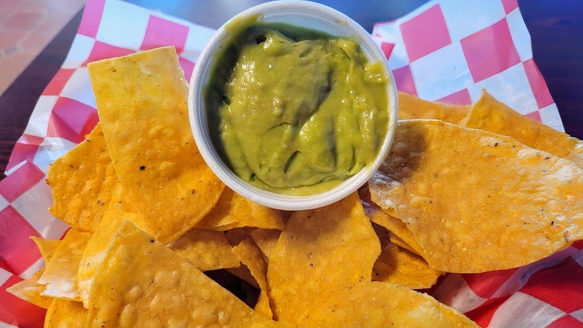 Chips & Guacamole (8oz).