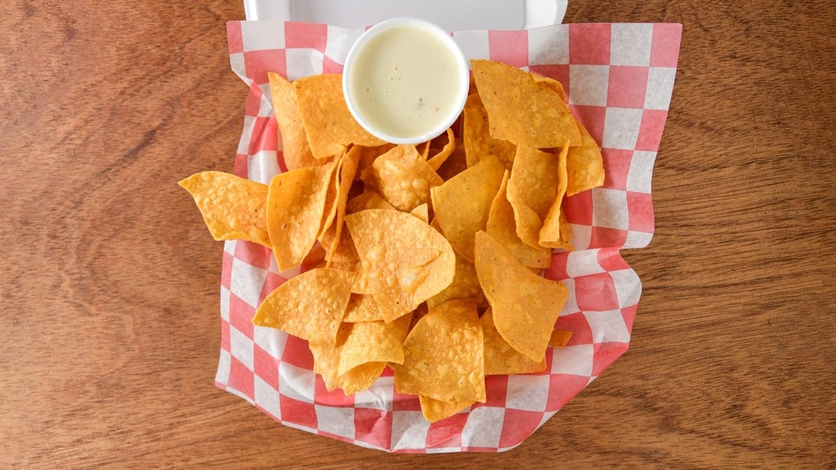 Chips & Queso Dip (8oz).
